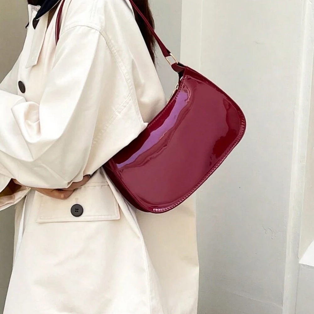 Solid Color Minimalist Zipper Closure Shoulder Bag.